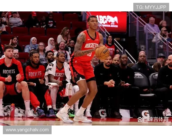 贾巴里史密斯日常穿搭引发关注时尚风潮致敬小帅气质